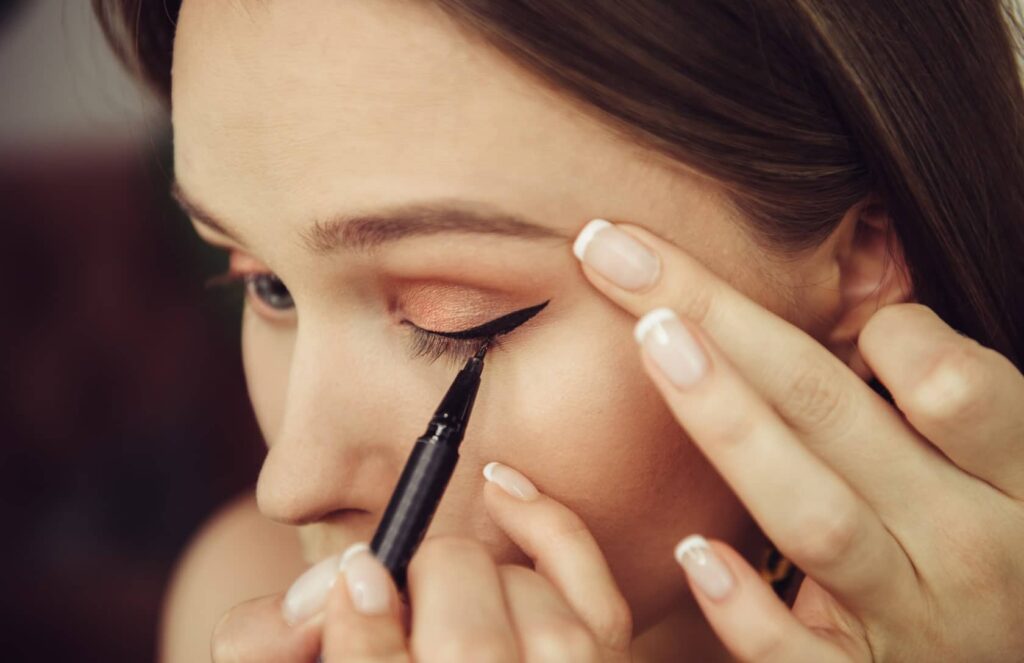 Conseils beauté et maquillage après une blépharoplastie | Dr Petit | Paris