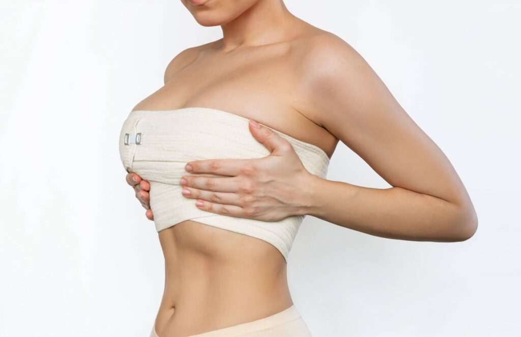 Les résultats de l’augmentation mammaire paraissent-ils naturels ? | Dr Petit | Paris